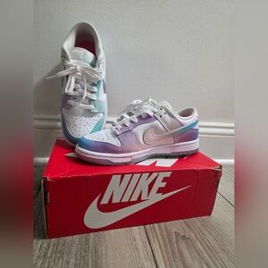 Nike White and Purple Sneakers Classic Design